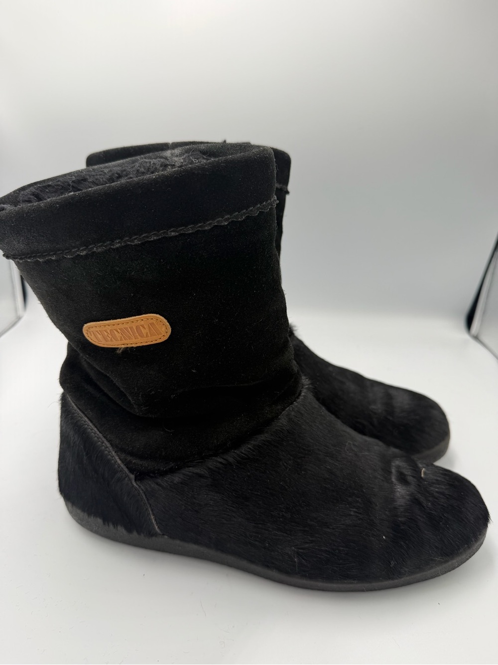 Tecnica black fur shearling boots size 41 (9-10)